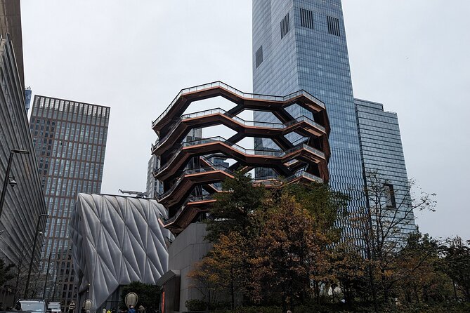 A Day Walk Between the Skyscraper Clusters of Manhattan - Good To Know