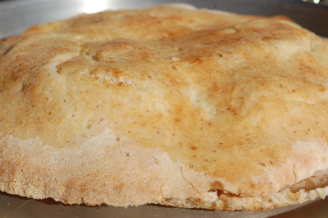 A Guided Floating Tour of Florence With Typical Schiacciata and Wine Tasting - Good To Know