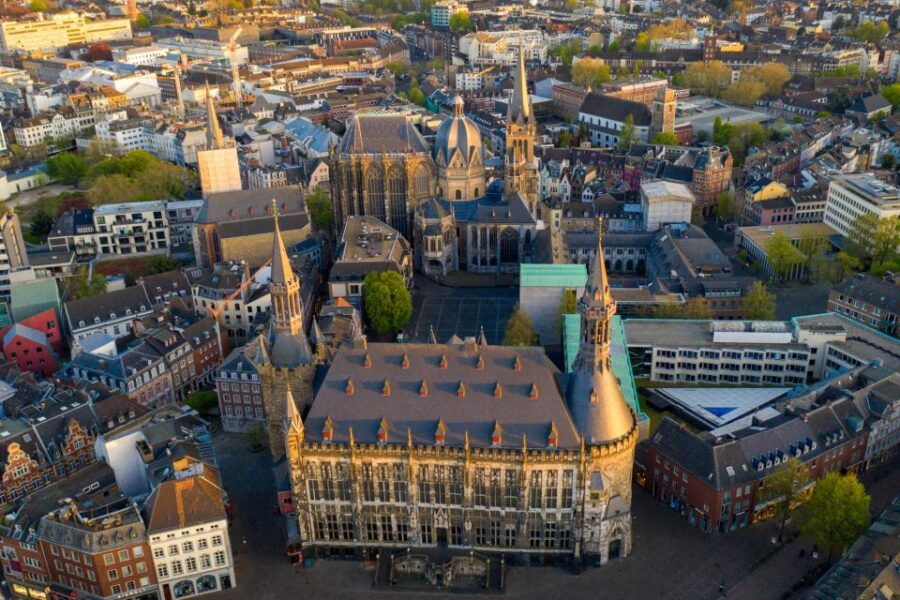 Aachen: City Exploration Game and Tour