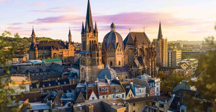 Aachen: Smartphone City Scavenger Hunt