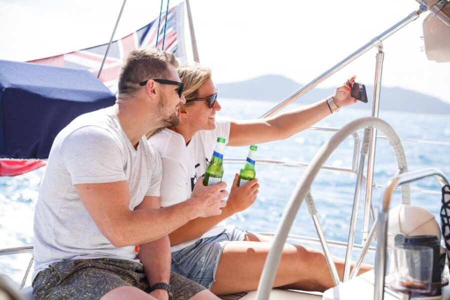 Airlie Beach: Private Guided 2-Night Yacht Sailing Cruise