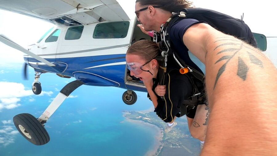 Airlie Beach: Skydive With Beach Landing