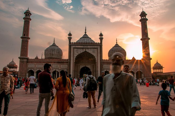 Airport Pickup One Night Hotel & Delhi Sightseeing