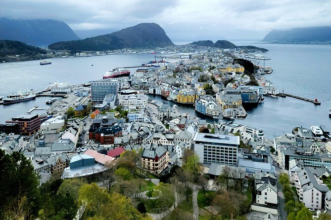 Ålesund Two Hour Walking City Tour - Good To Know