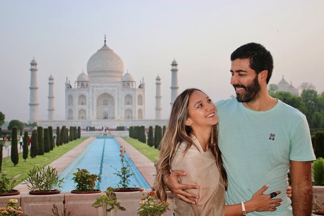 All Inclusive Private Tour in Taj Mahal by Superfast Train
