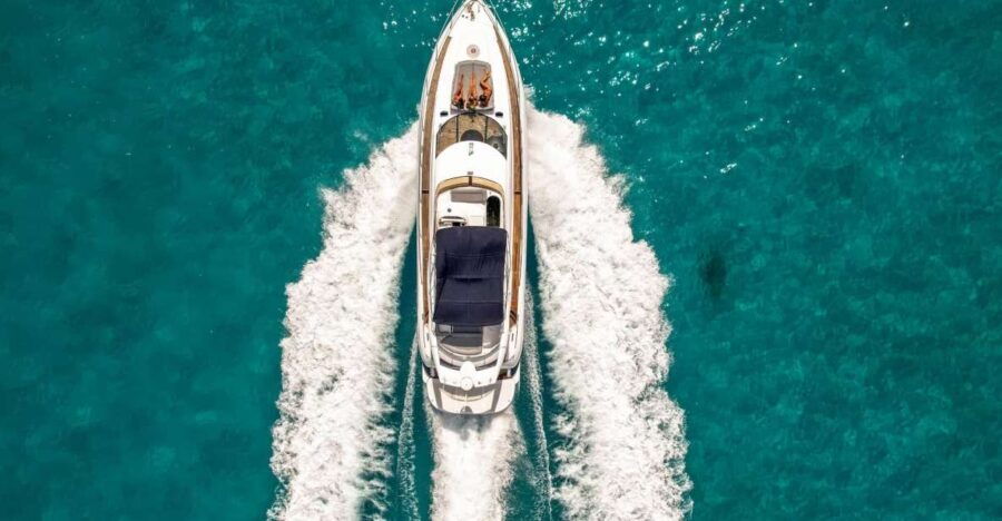 All-Inclusive Romantic Dinner Aboard a Luxurious Yacht