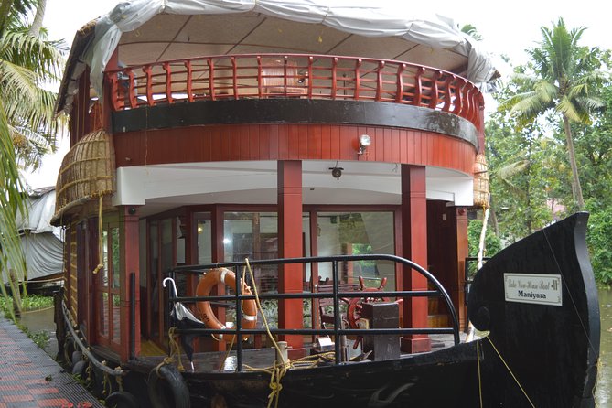 Alleppey Backwater Day Tour In Houseboat.
