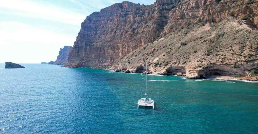 Altea: Catamaran Tour to Serra Gelada
