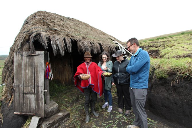 Andean Adventure**: Guided Hike to Quilotoa Lagoon