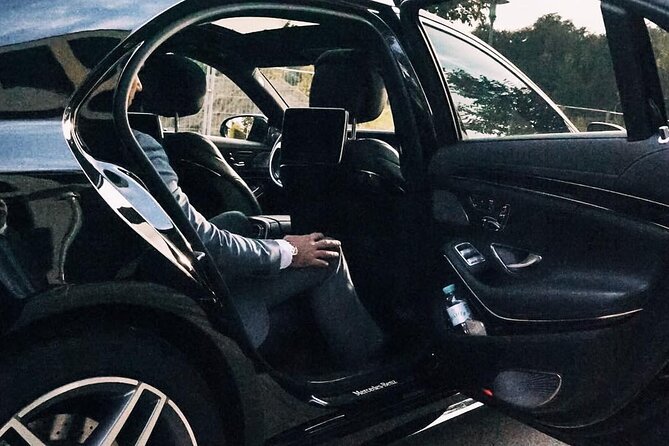 Arrival Private Transfer: Boston Airport BOS to Boston City in Business Car