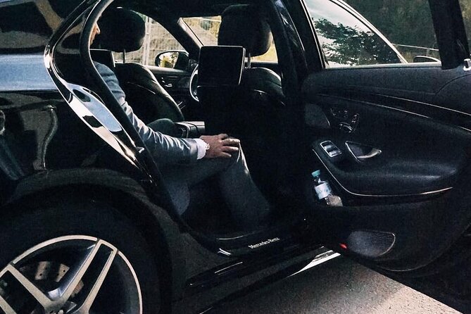 Arrival Private Transfer: Dallas Airport DFW to Dallas in Business Car
