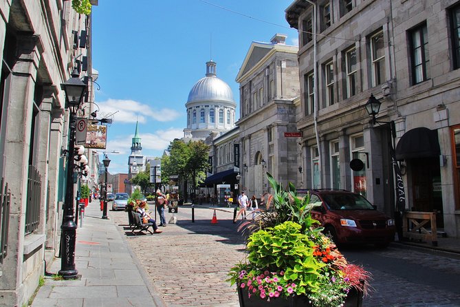 Arrival Private Transfer: Montreal Airport YUL to Montreal in Business Car