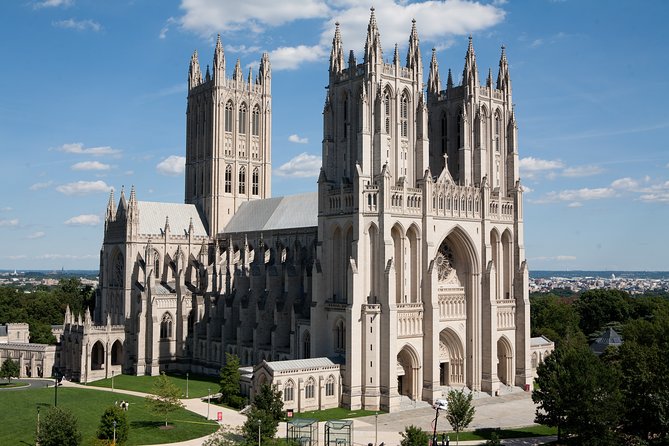 Arrival Private Transfer: National Airport DCA to Washington in Luxury SUV