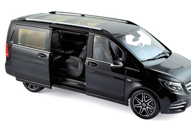 Arrival Private Transfer: Toronto Airport YYZ to Niagara Falls in Luxury Van