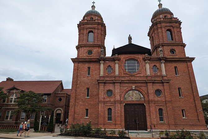 Asheville Scavenger Hunt Walking Tour and Game