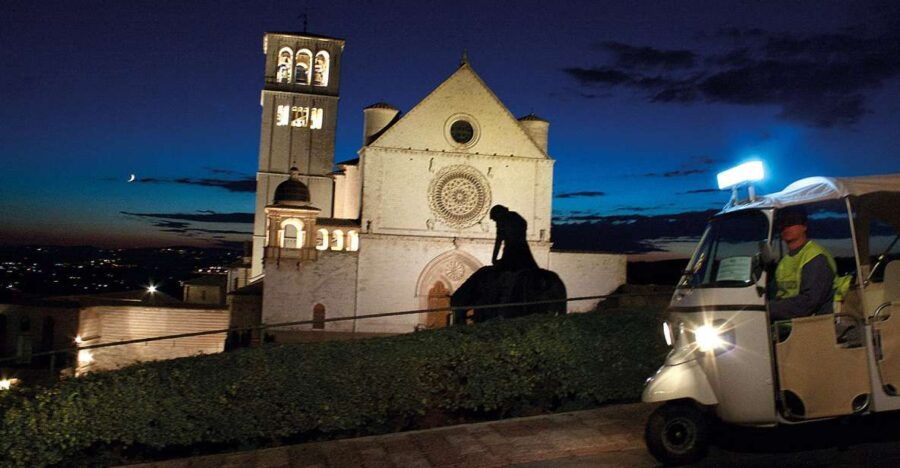 Assisi: Night Tour by Vintage Tuk Tuk