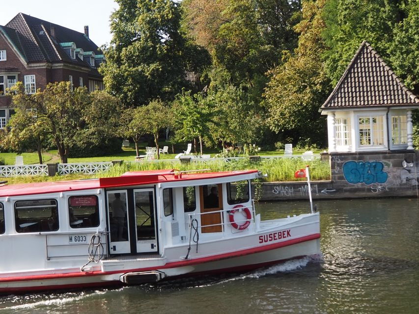 Aussenalster: Celebs, Waterfronts and Nature Cycle Tour