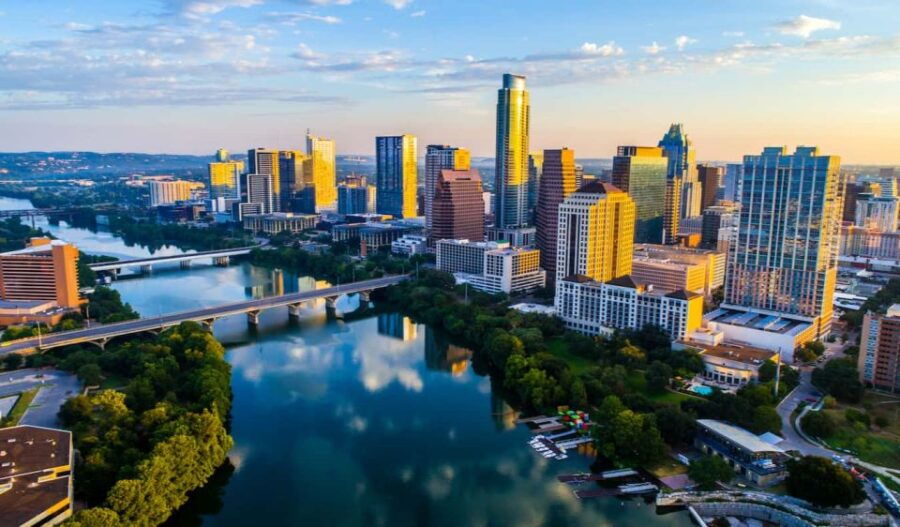 Austin: Kayaking Tour Through Downtown to Barton Springs