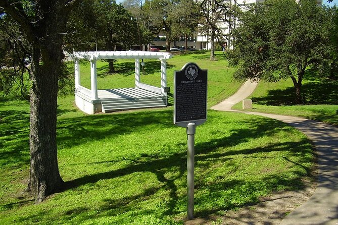 Austin Scavenger Hunt: Capitol Sights & Downtown Gems