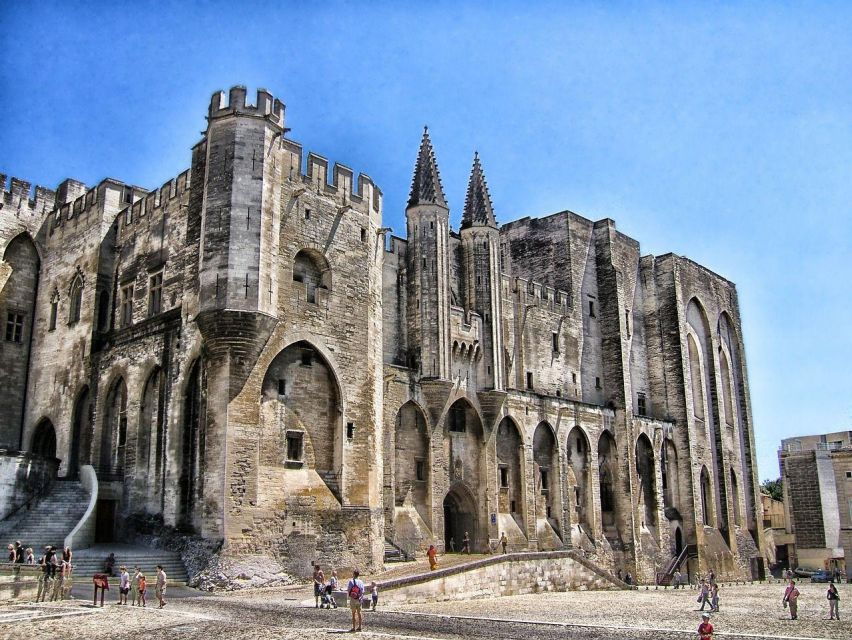 Avignon: Private Guided Walking Tour