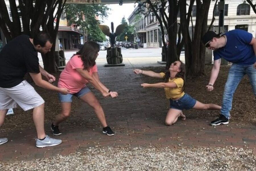 Bakersfield: Mobile Scavenger Hunt City Exploration Game - Good To Know