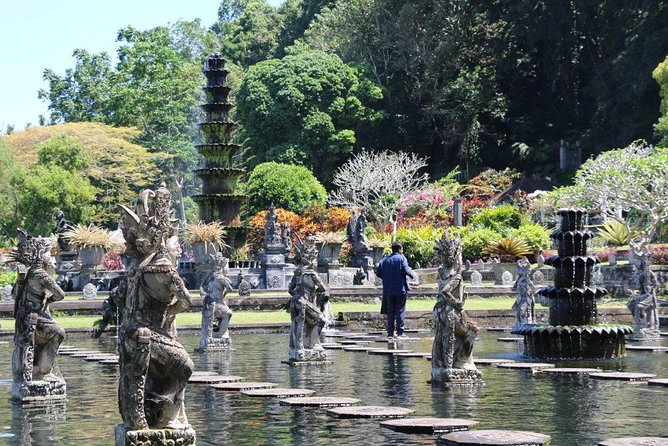 Bali Trekking Tour Including Tirta Gangga and Virgin Beach