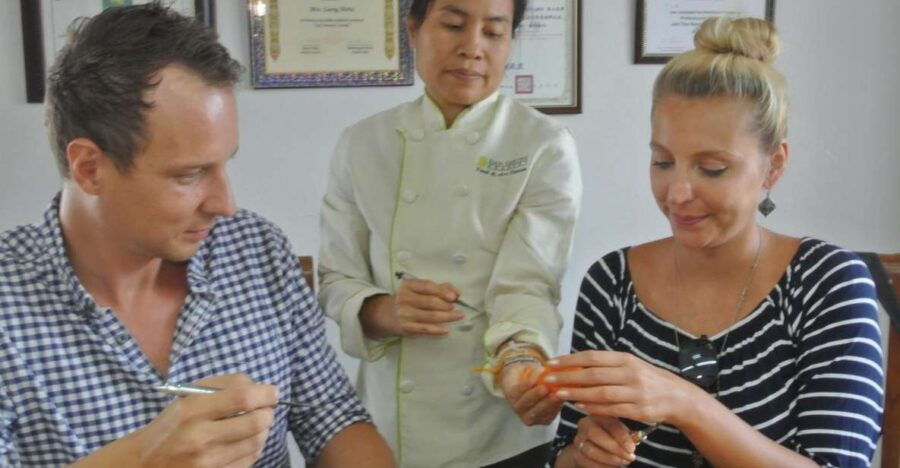 Bangkok: Professional Thai Fruit and Vegetable Carving Class - Good To Know