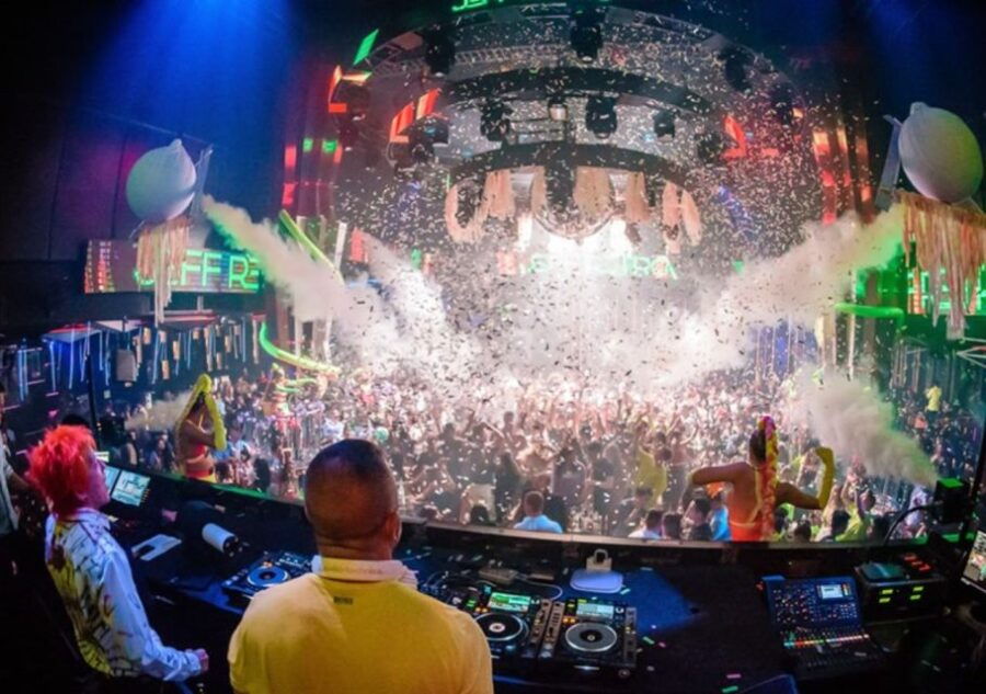 Bangkok: Pub Crawl and Club Night With Shots & VIP Entrance