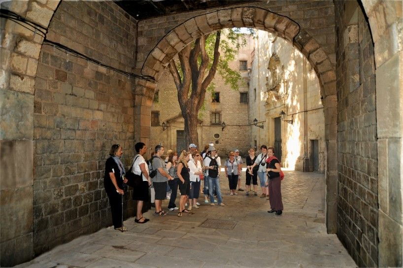 Barcelona 2-Hour Gothic Walking Tour - Good To Know