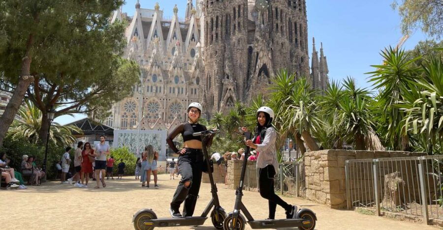 Barcelona: 3-Hour Sagrada Familia Escooter Tour