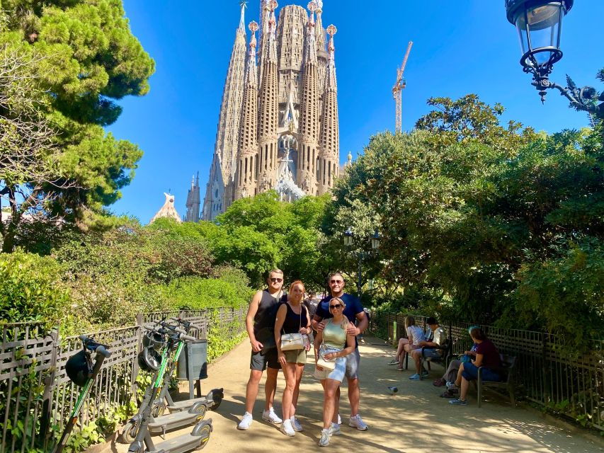 Barcelona: Electric Scooter Tour With Dutch Guide - Good To Know