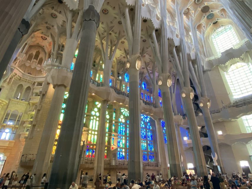 Barcelona: Gaudí Walking Tour With Sagrada Familia Ticket - Good To Know