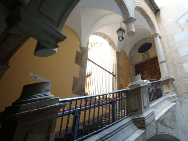 Barcelona: Hidden Secrets City Tour in German or English - Good To Know