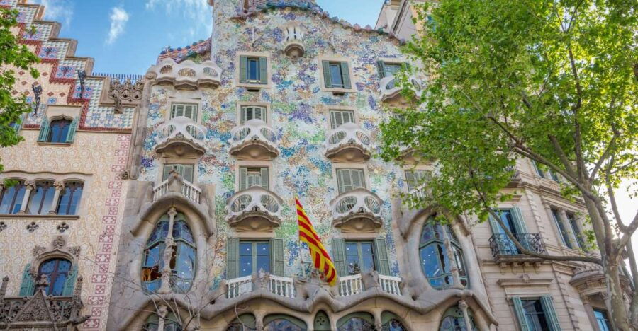 Barcelona: La Pedrera Guided Tour With Casa Batllo Option - Good To Know