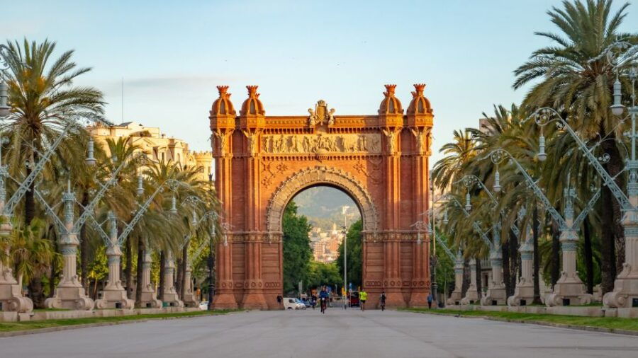 Barcelona Modernist Architecture and Art Guided Walking Tour - Good To Know