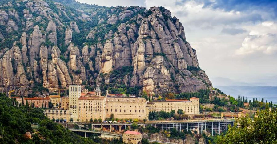 Barcelona: Montserrat Tour With Lunch & Wine Tasting Option - Good To Know