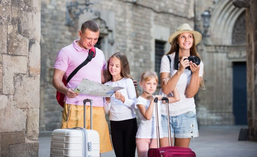 Barcelona Old Town Tour With Family-Friendly Attractions - Good To Know