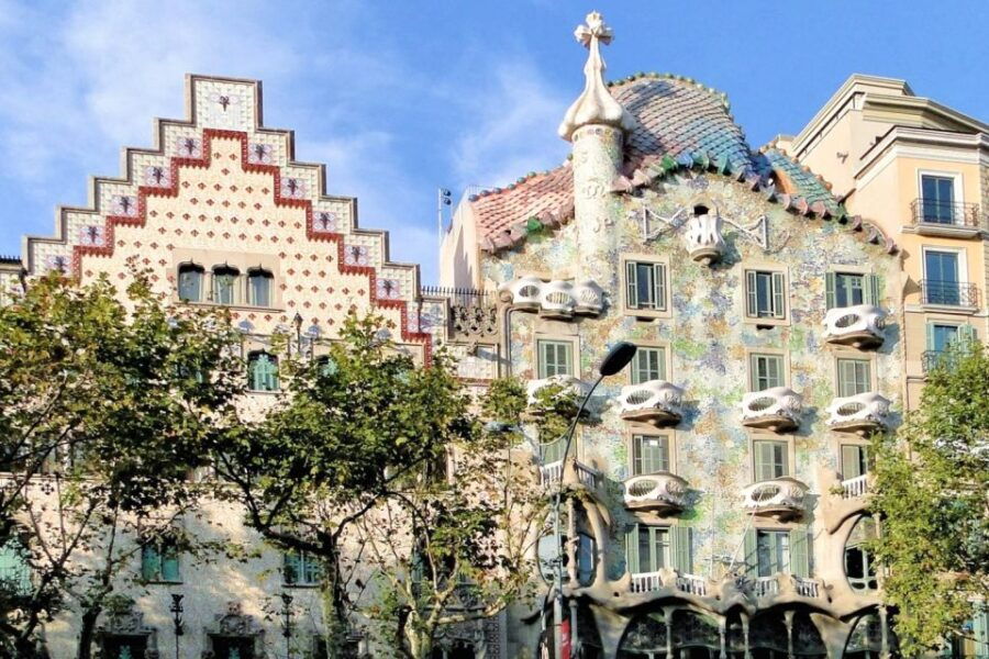 Barcelona & Park Güell: Private Half-Day Tour With Pickup - Good To Know