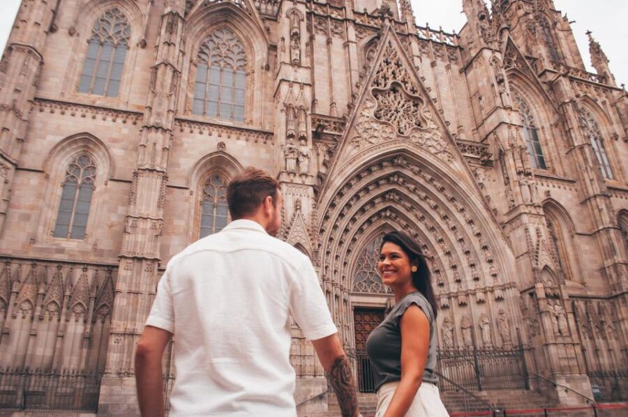 Barcelona: Photo Shoot Tour in El Gothico - Good To Know