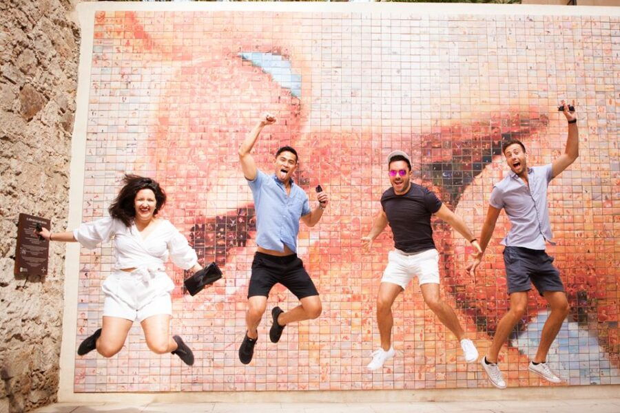 Barcelona: Photoshoot Tour Old Town - Good To Know