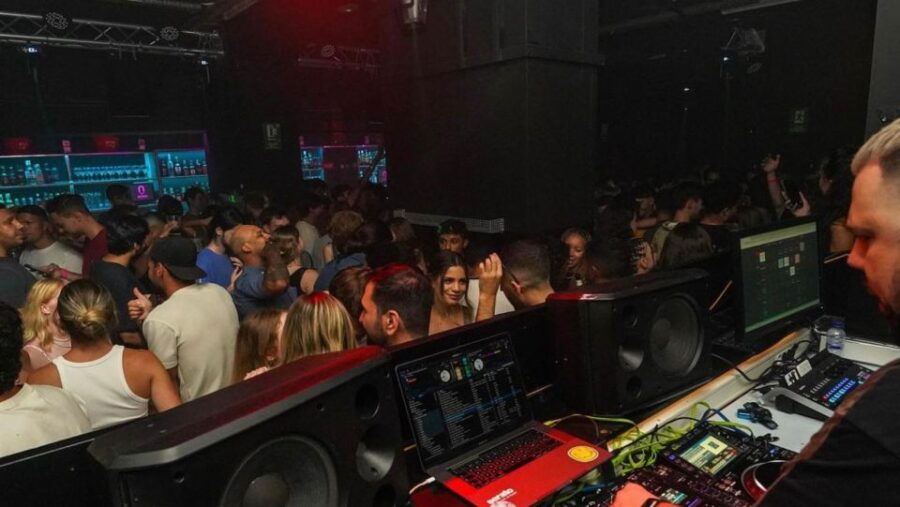 Barcelona Pub Crawl by KING – Nightlife Party Experience