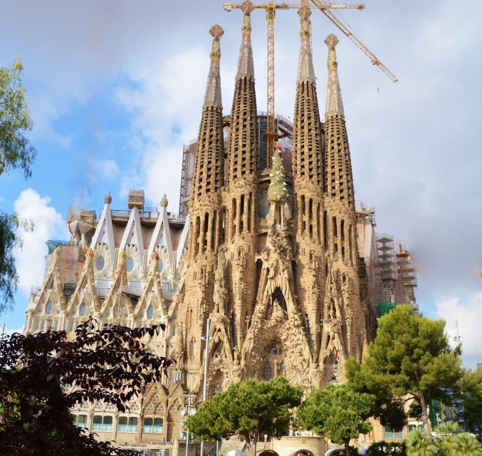 Barcelona: Sagrada Familia Private Tour - Good To Know