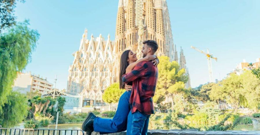 Barcelona: Your Own Private Photoshoot at Sagrada Familia - Good To Know