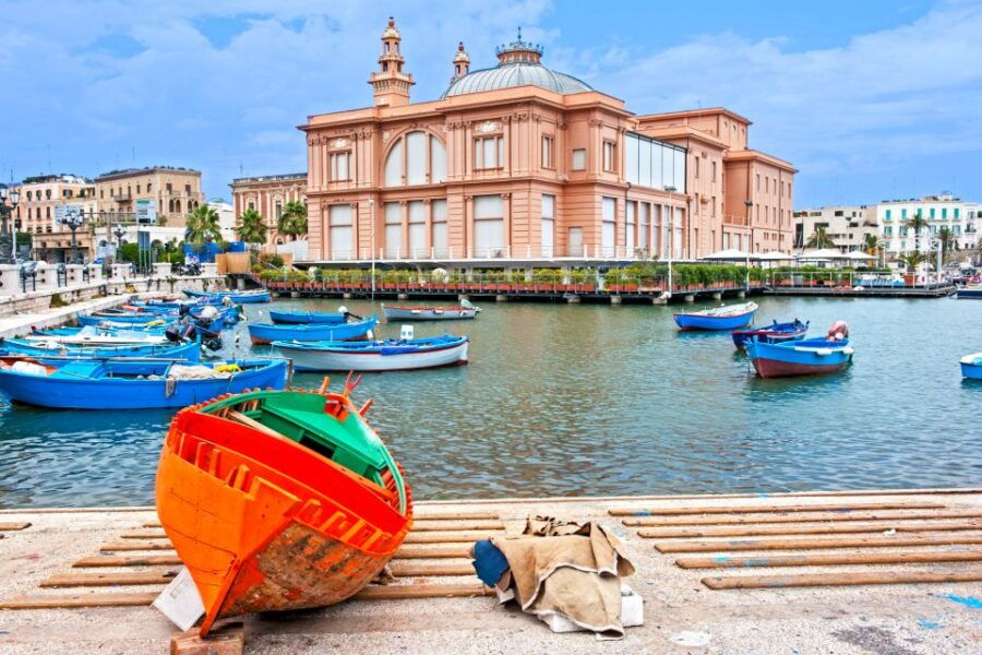 Bari: Self-Guided Highlights Scavenger Hunt & Walking Tour