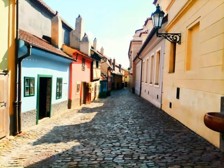 Beauties of the Prague Castle in English or German - Good To Know