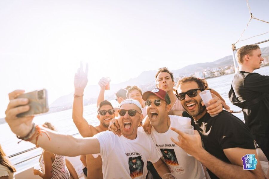 Benalmadena: Boat Party With a Drink