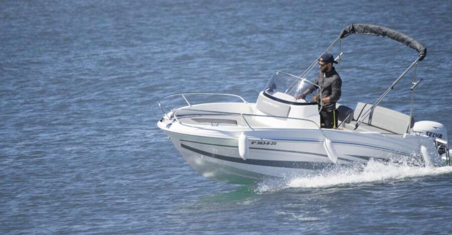 Benalmádena: No License! You Are the Captain!