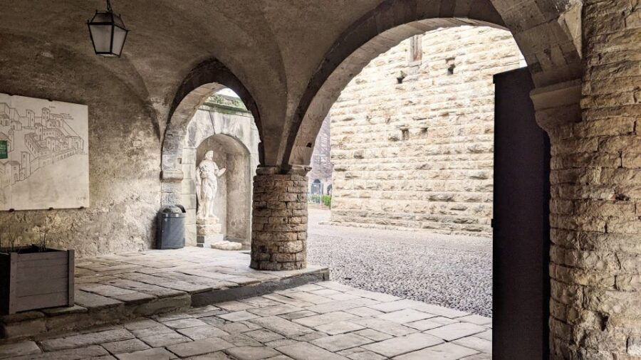 Bergamo: Città Alta Highlights Self-guided Walk
