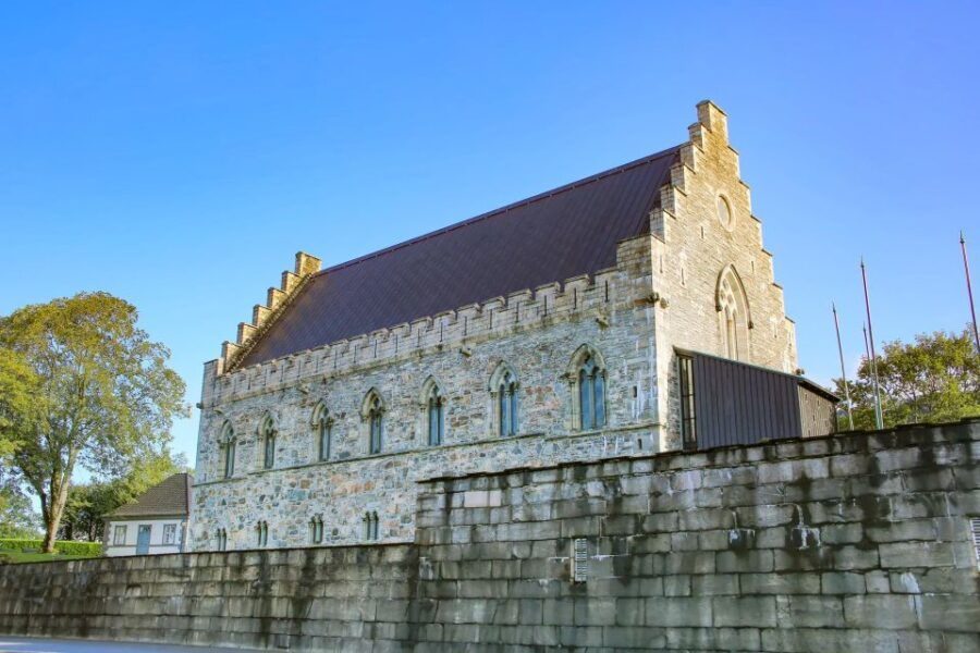 Bergen Past and Present: A Historical Walking Journey