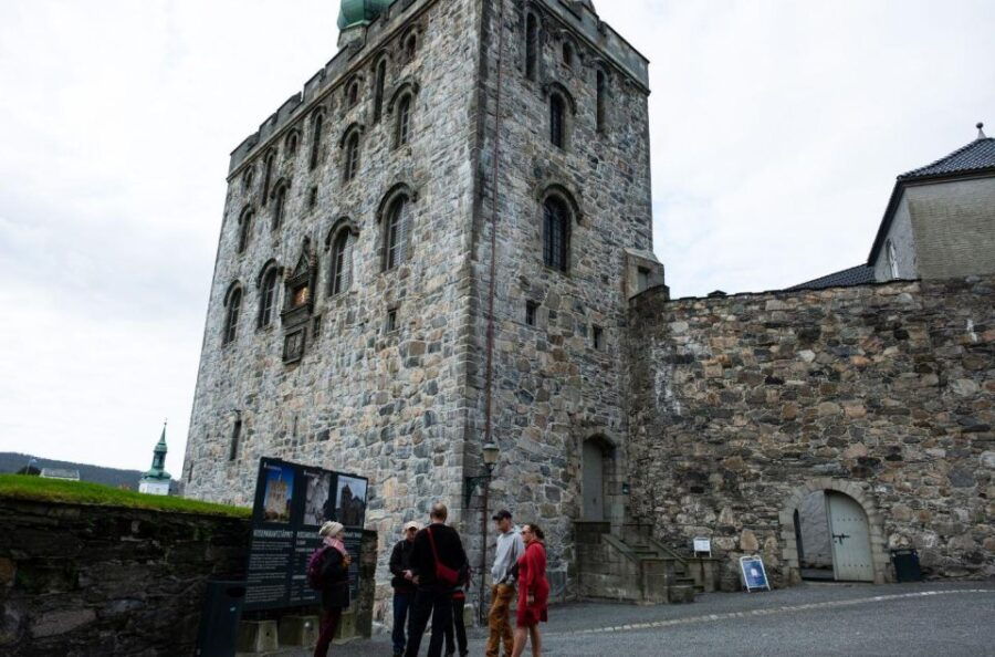 Bergen's Highlights & Bryggens Museum on Foot (Easy Walk) - Good To Know